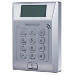 Cititor standalone cu tastatura si card proximitate Hkvision DS-K1T802M, suporta